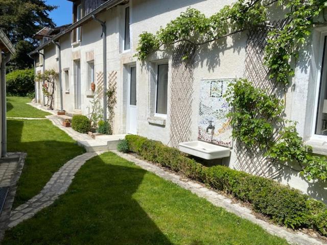 La Mauverniere, 2 Gites Independants, 1 Grande Piscine Exterieure, Jardin Arbore Descartes Номер фото